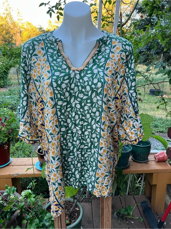 Tops - Rayon 2X top garden floral boho